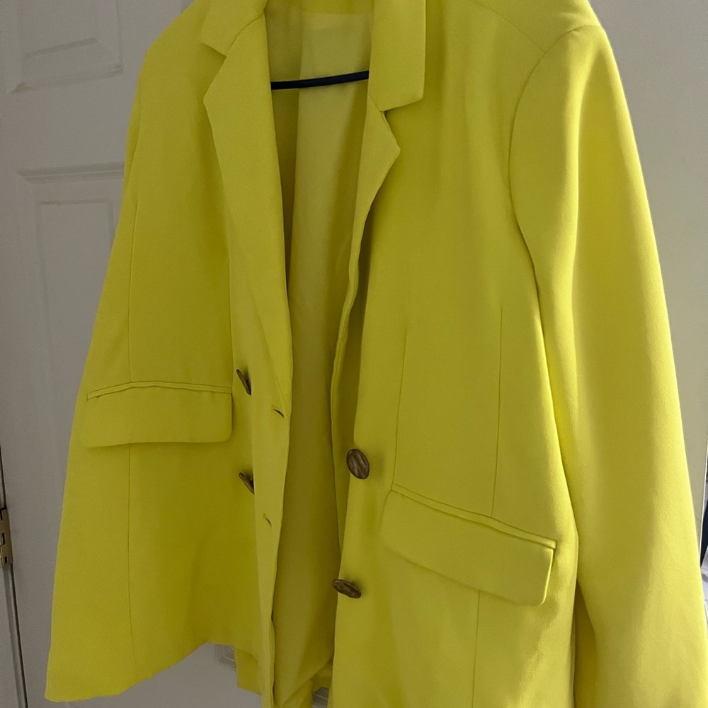 🌟 Elliatt Blazer - Picture 3 of 8